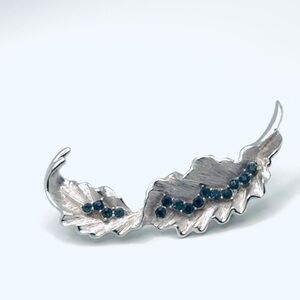 VTG Trifari Silver-tone Stylized Leaf Turquoise Crystal Rhinestones Brooch/Pin